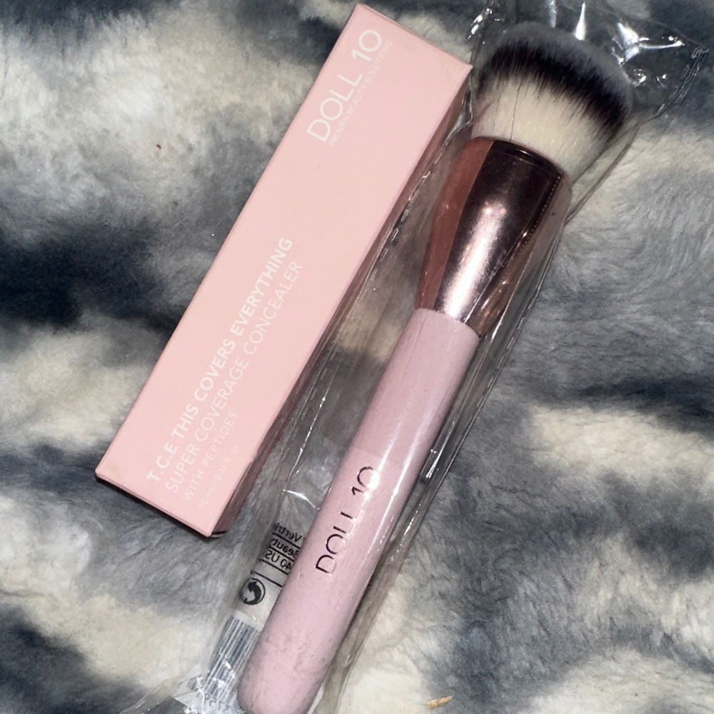 Doll 10 T.C.E. This Covers Everything Super Coverage Concealer and Brush Set NEW